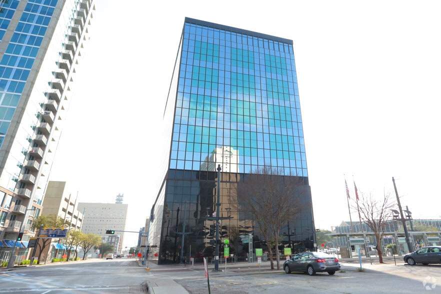 1801 Main St, Houston, TX à louer - Photo de l’immeuble – Image 3 sur 12