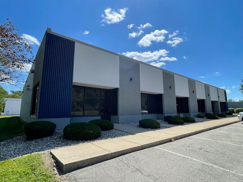 3875 Culligan Ave, Indianapolis, IN à louer - Photo de l’immeuble – Image 2 sur 3