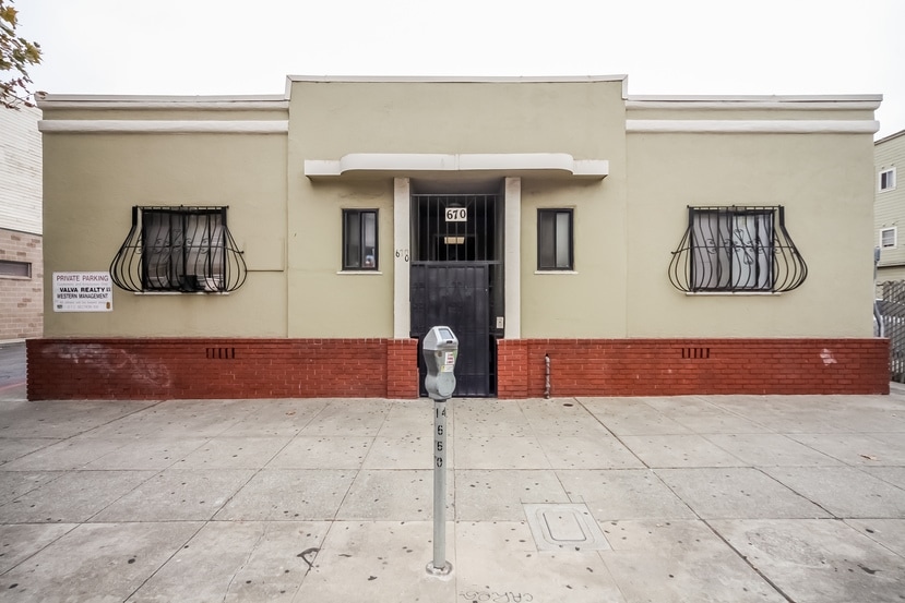 670 14th St, Oakland, CA à vendre - Photo principale – Image 1 sur 5