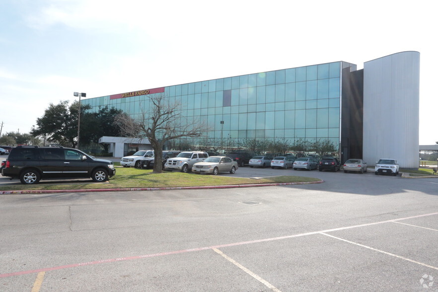 2440 Texas Pky, Missouri City, TX à louer - Photo principale – Image 1 sur 28