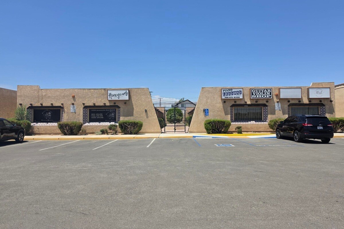 12064 Jacaranda Ave, Hesperia, CA à louer Photo de l’immeuble– Image 1 sur 18