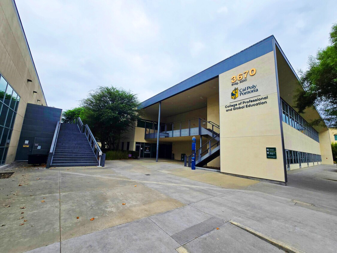 3670 W Temple Ave, Pomona, CA à louer Photo principale– Image 1 sur 13