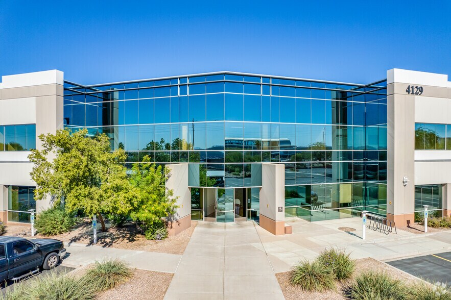 4129 E Van Buren St, Phoenix, AZ à louer - Photo de l’immeuble – Image 2 sur 4