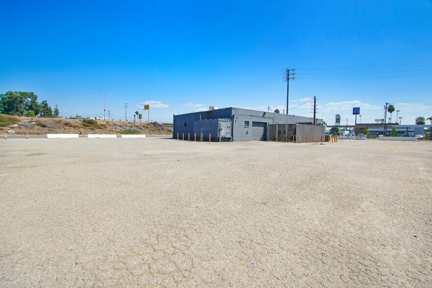 2396 E Steel Rd, Colton, CA à vendre - Photo de l’immeuble – Image 2 sur 15