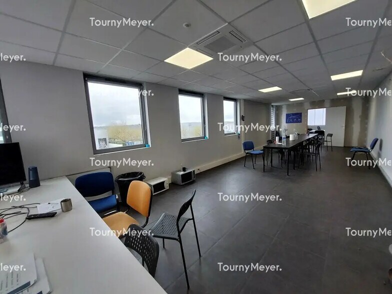 Local d’activités dans Escalquens à louer - Photo de l’immeuble – Image 3 sur 6