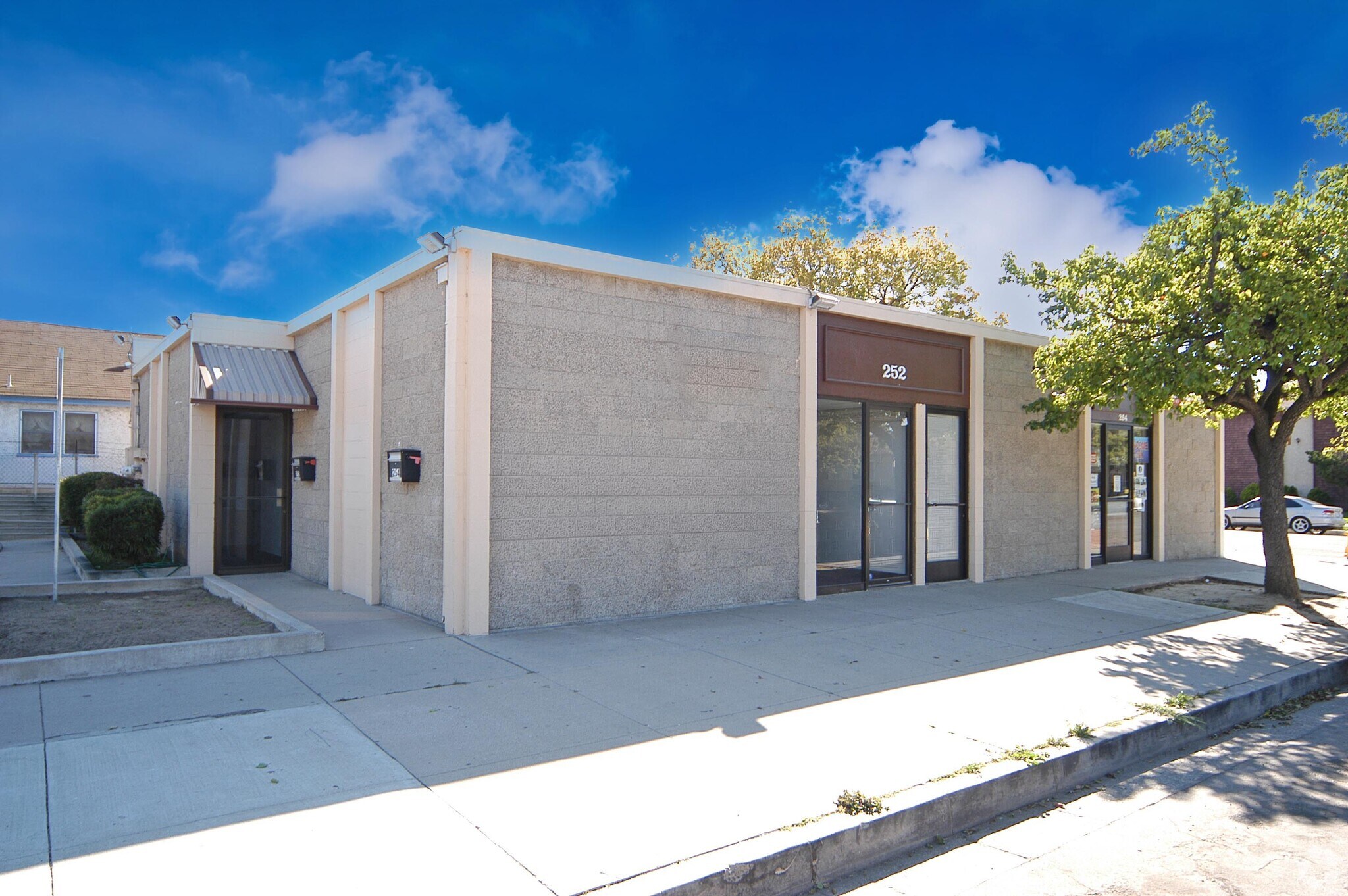 252-254 W 1st St, Oxnard, CA à vendre Photo principale– Image 1 sur 8