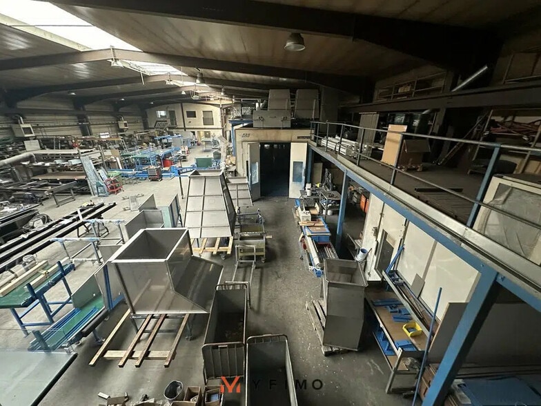 Local d'activités dans Achères à vendre - Photo de l’immeuble – Image 3 sur 10