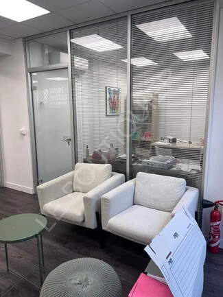 Plus de détails pour Local commercial à louer