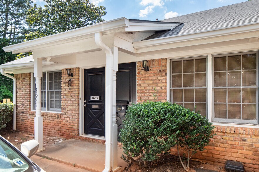 3693-3735 Embry Cir, Chamblee, GA à vendre - Photo de l’immeuble – Image 2 sur 12