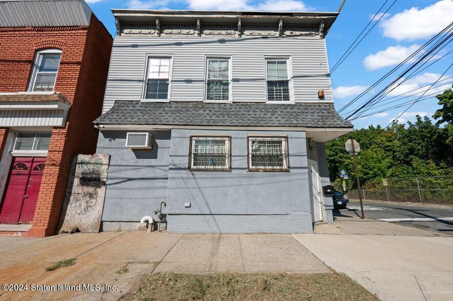 110 Van Pelt Ave, Staten Island, NY à louer - Photo de l’immeuble – Image 3 sur 5