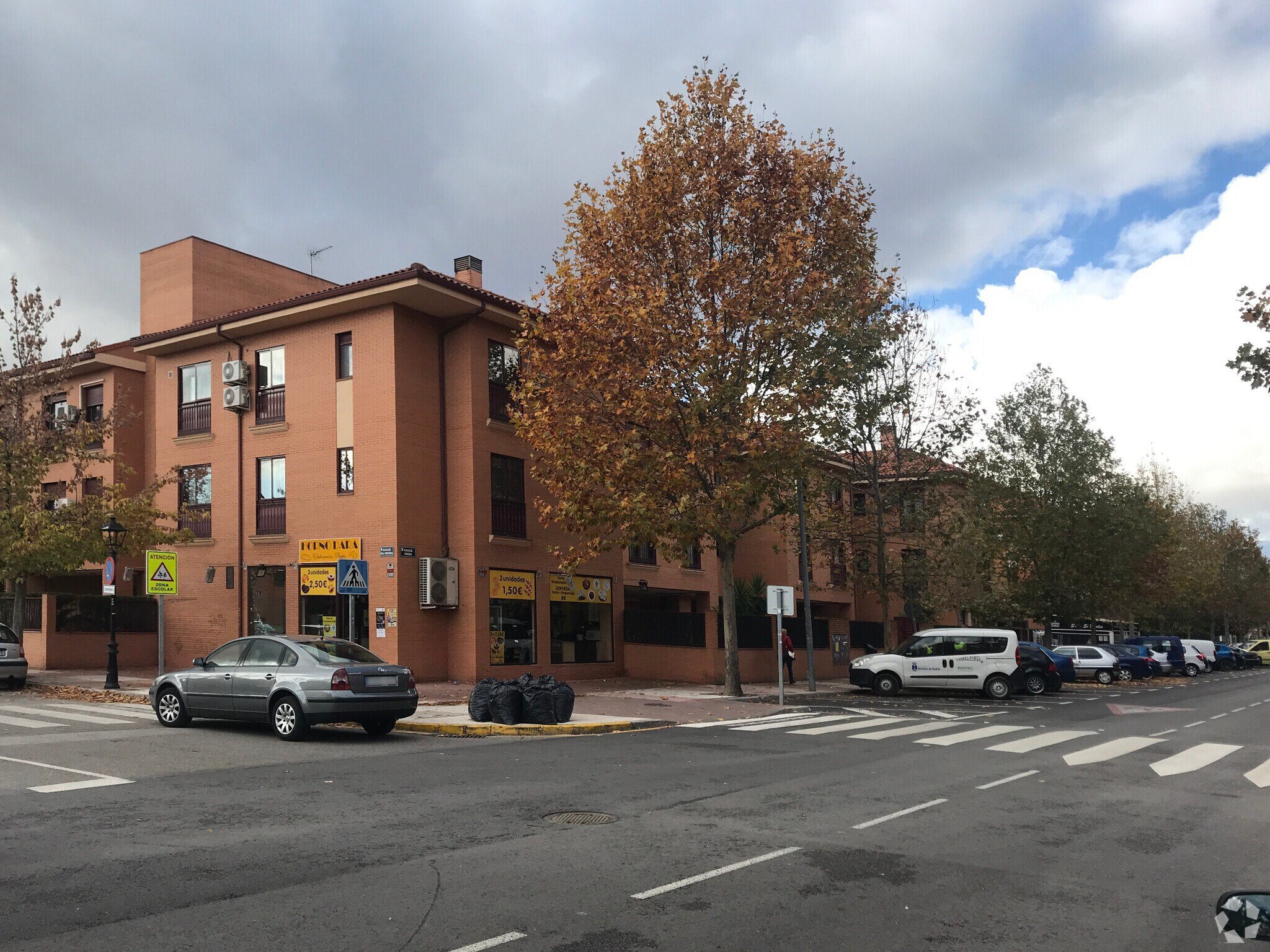 Immeuble residentiel dans Humanes de Madrid, Madrid à vendre Photo principale– Image 1 sur 3