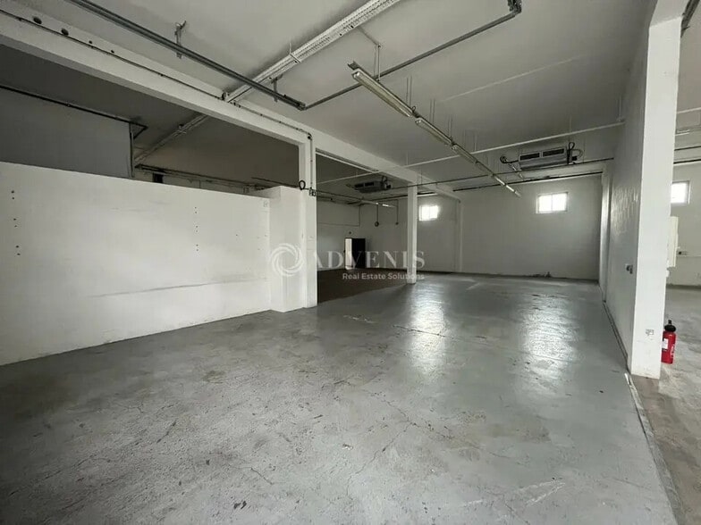 Local d’activités dans Neuilly-sur-Marne à louer - Photo intérieure – Image 2 sur 12