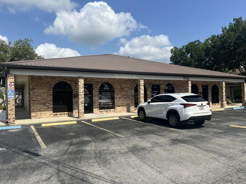 9720 N Armenia Ave, Tampa, FL à vendre - Photo de l’immeuble – Image 2 sur 4
