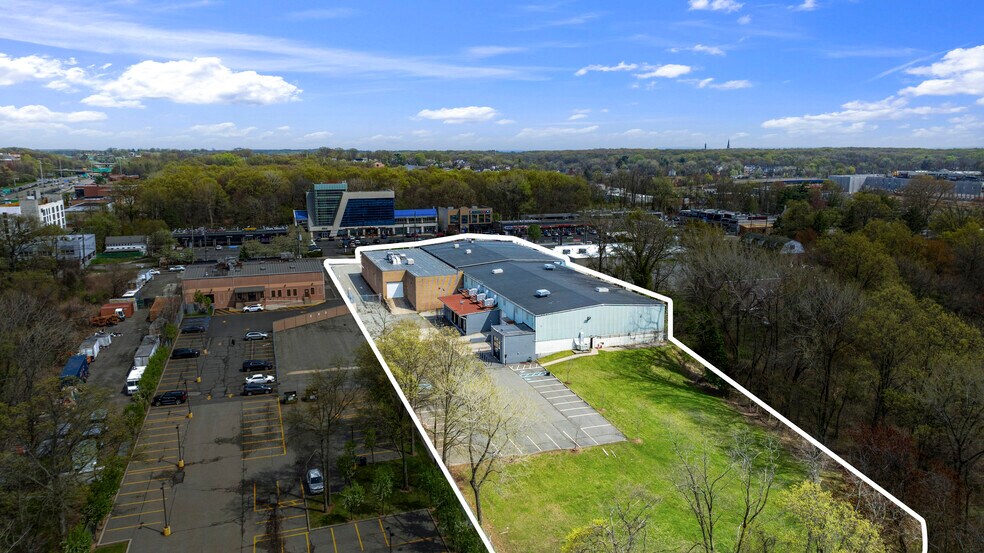 4865 Arthur Kill Rd, Staten Island, NY à louer - Photo de l’immeuble – Image 3 sur 40
