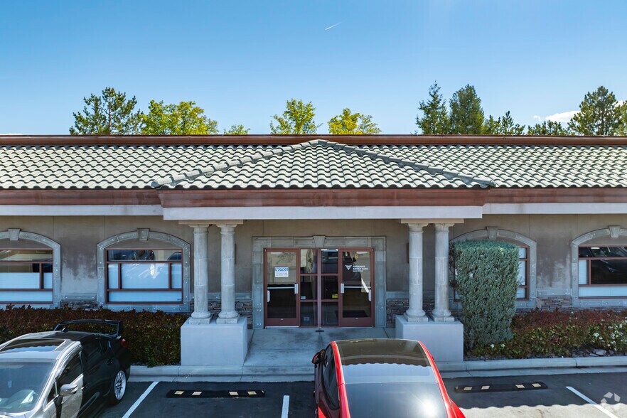 660 Sierra Rose Dr, Reno, NV à vendre - Photo de l’immeuble – Image 2 sur 3