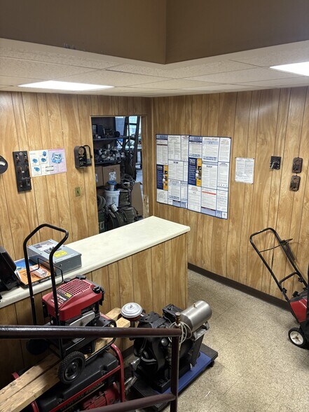 96 Nassau Rd, Roosevelt, NY à louer - Hall d’entrée – Image 3 sur 15