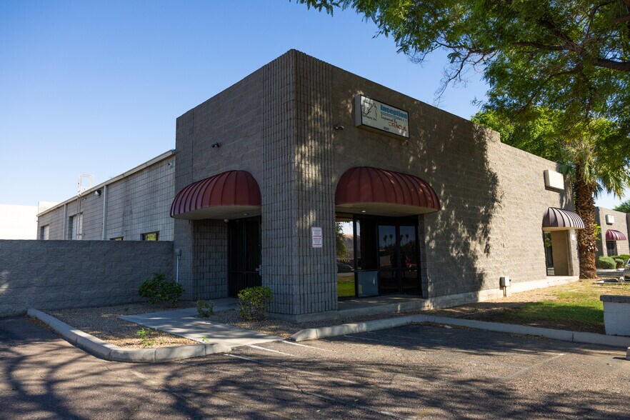 6097 N 57th Dr, Glendale, AZ à vendre - Photo de l’immeuble – Image 3 sur 25