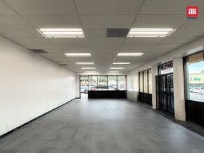 9050-9070 Van Nuys Blvd, Panorama City, CA à louer Photo intérieure– Image 2 sur 2