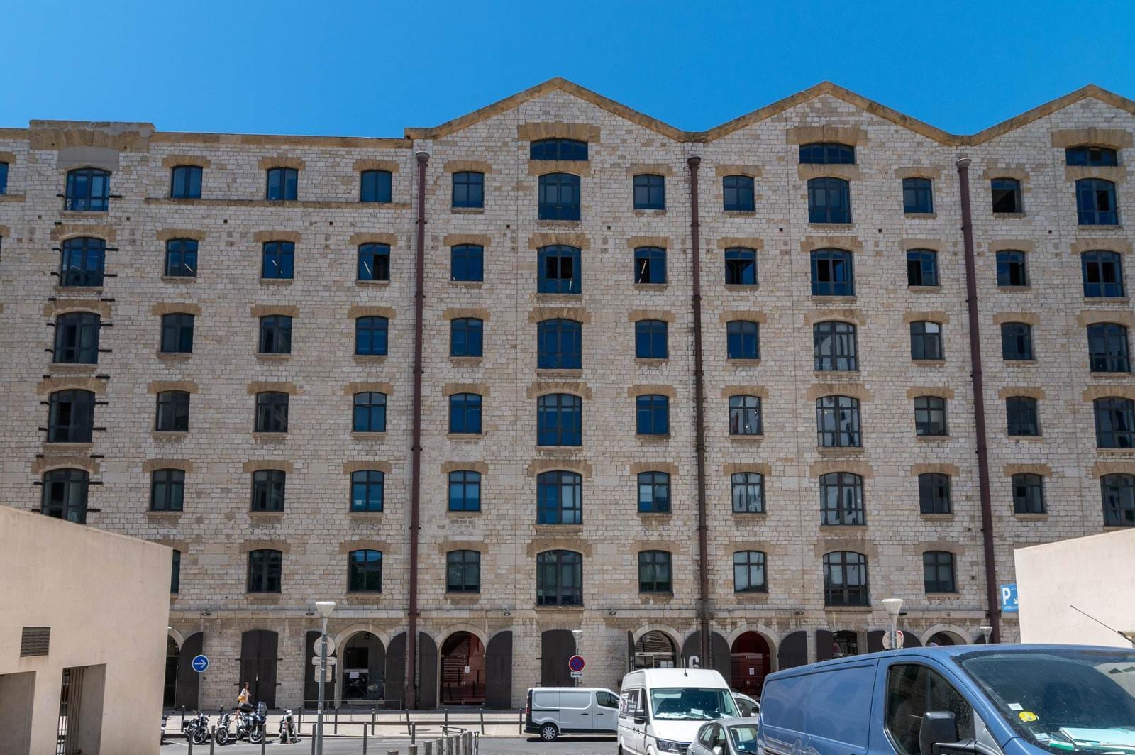 6, 10 Place De La Joliette, Marseille à louer Photo de l’immeuble– Image 1 sur 6