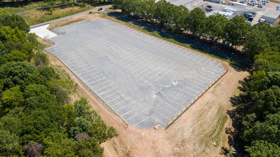 300 Old Hebron Road, Charlotte, NC à louer - Photo de l’immeuble – Image 3 sur 4