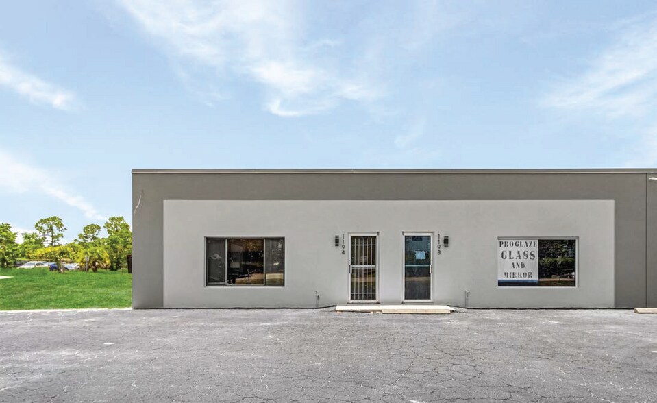 1194 Hemingway Dr, Fort Myers, FL à louer - Photo de l’immeuble – Image 3 sur 8