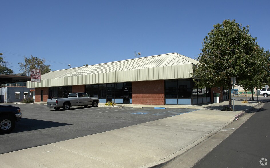 1801 21st St, Bakersfield, CA à louer - Photo de l’immeuble – Image 2 sur 2