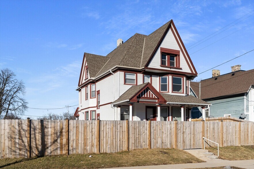 124 W North Ave, Milwaukee, WI à vendre - Photo de l’immeuble – Image 3 sur 60