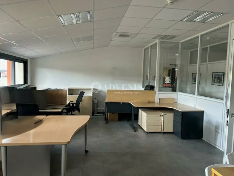 Bureau dans La Ville-aux-Dames à vendre - Photo de l’immeuble – Image 1 sur 11