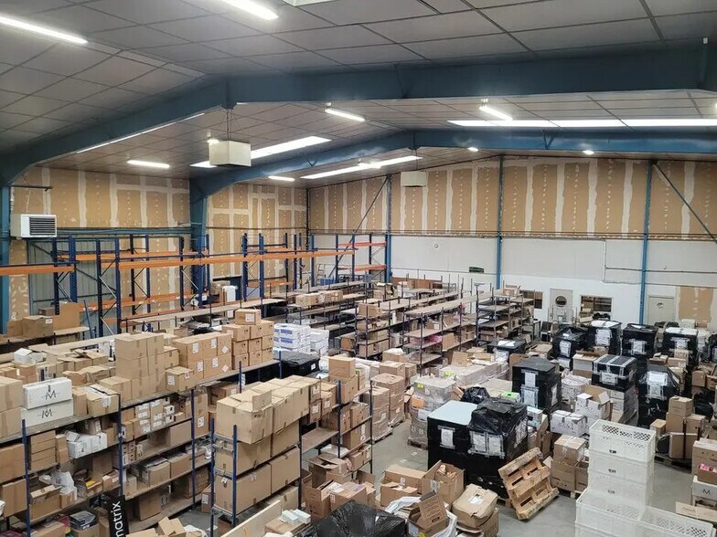 Local d’activités dans Darnétal à louer - Photo de l’immeuble – Image 3 sur 14