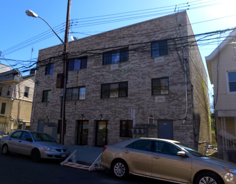 3634 Olinville Ave, Bronx, NY à vendre - Photo de l’immeuble – Image 2 sur 4