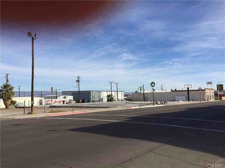 710 W Broadway St, Needles, CA à vendre - Photo de l’immeuble – Image 2 sur 2