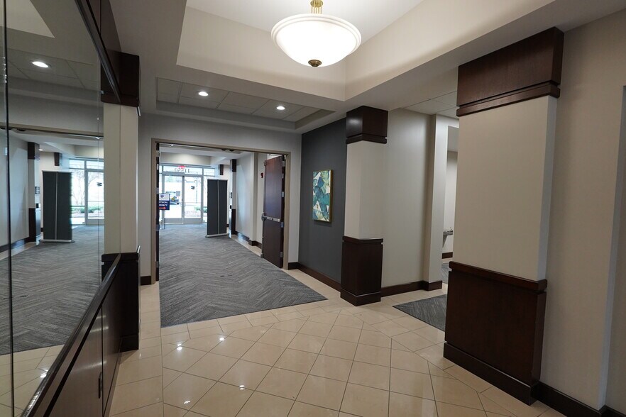 11550 Common Oaks Dr, Raleigh, NC à louer - Photo de l’immeuble – Image 3 sur 35