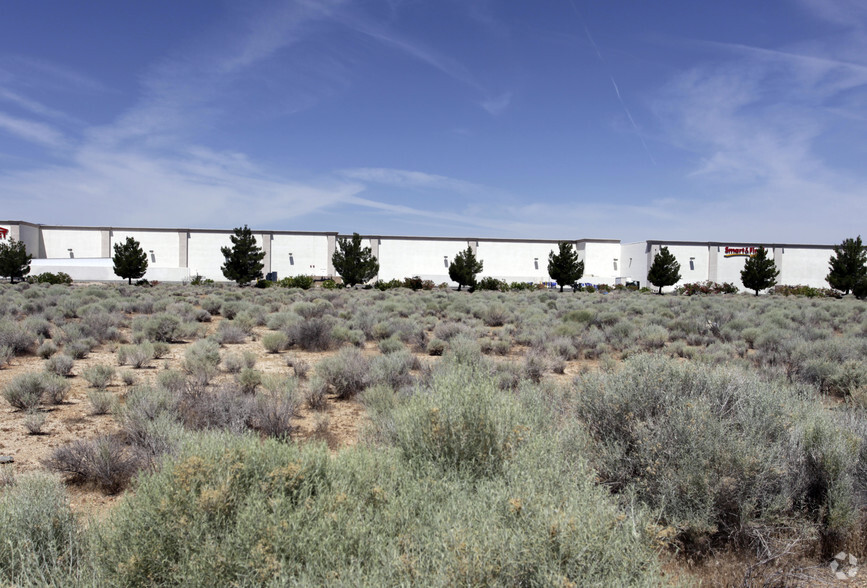 Technology Dr, Palmdale, CA à louer - Photo de l’immeuble – Image 3 sur 4