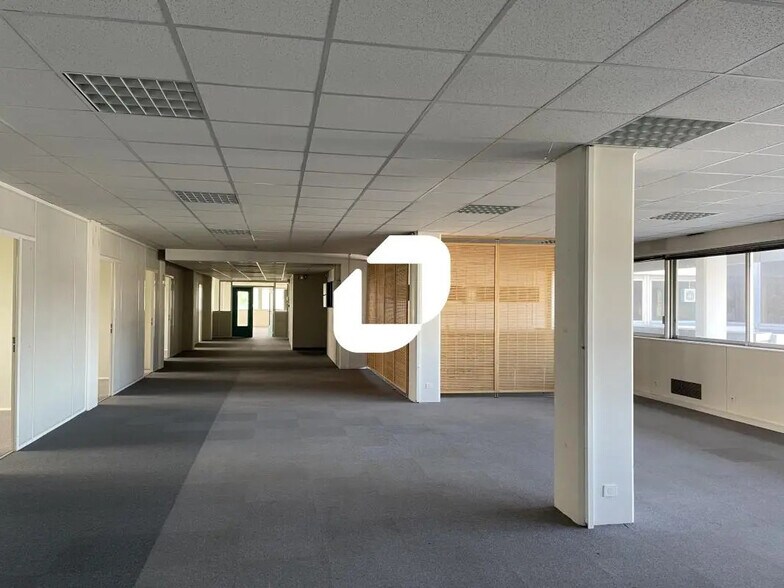 Bureau dans Grenoble à louer - Photo de l’immeuble – Image 2 sur 7