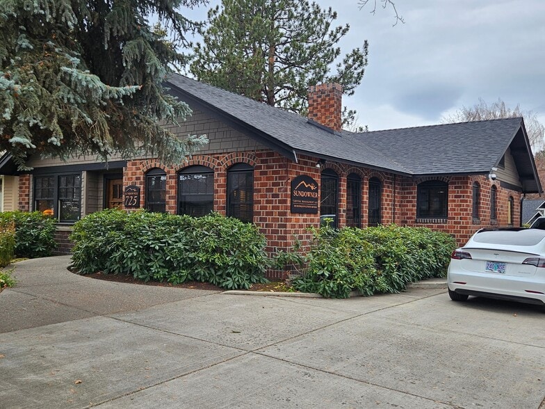 725 NW Broadway St, Bend, OR à louer - Photo principale – Image 2 sur 10