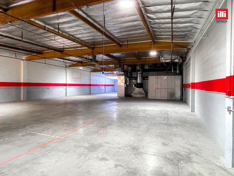 21410 Parthenia St, Canoga Park, CA à louer - Photo intérieure – Image 2 sur 22