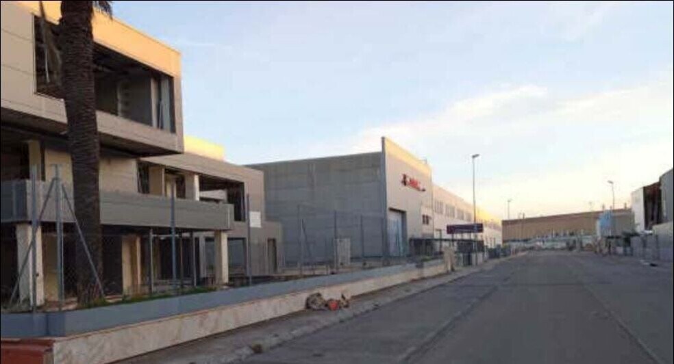 Industriel/Logistique dans ALMAZORA, Castellón à vendre - Photo de l’immeuble – Image 2 sur 3
