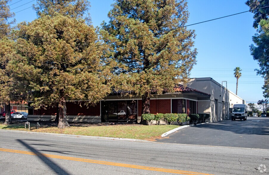 3501 Thomas Rd, Santa Clara, CA à louer - Photo de l’immeuble – Image 3 sur 7