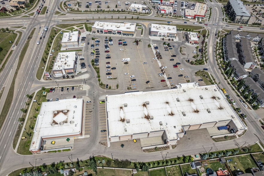 3737-3741 17th St NW, Edmonton, AB à louer - Photo de l’immeuble – Image 2 sur 6