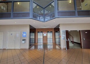 Bureau dans Cergy à louer Hall d’entrée– Image 2 sur 10