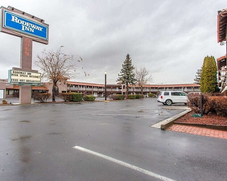 810 Campbell St, Baker City, OR à vendre - Photo de l’immeuble – Image 2 sur 3