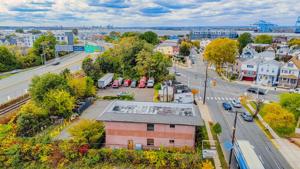 256 Kennedy Blvd, Bayonne, NJ à vendre - Photo de l’immeuble – Image 3 sur 18