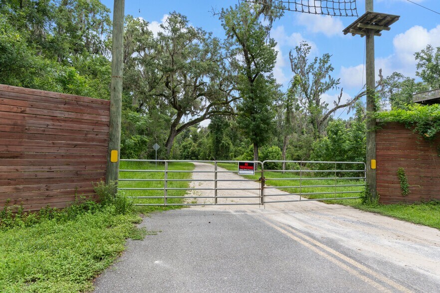 6440 Cedar Ln, Brooksville, FL à vendre - Photo de l’immeuble – Image 3 sur 92