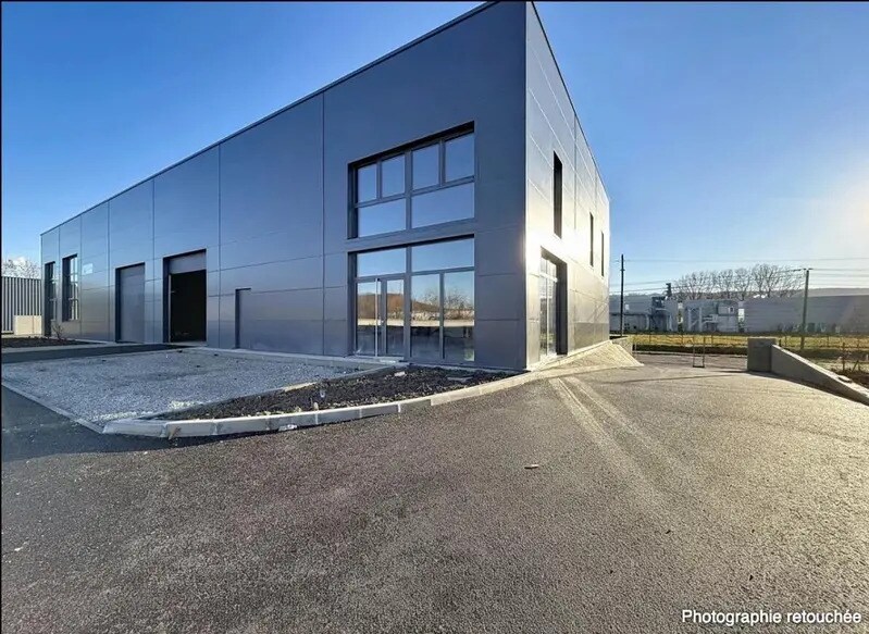 Bureau dans Bourgoin-Jallieu à louer Photo de l’immeuble– Image 1 sur 13