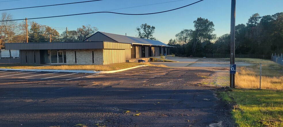 2820 E Marshall Ave, Longview, TX à louer - Photo de l’immeuble – Image 2 sur 21