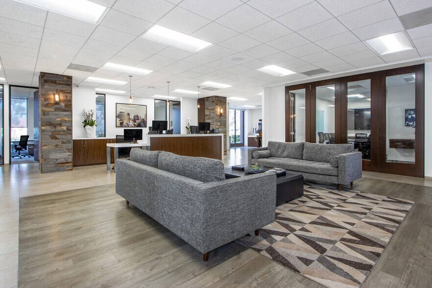 23 Corporate Plaza Dr, Newport Beach, CA à louer - Photo intérieure – Image 3 sur 8