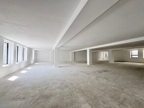 221-229 Rue Notre-Dame O, Montréal, QC à louer Photo intérieure– Image 1 sur 6