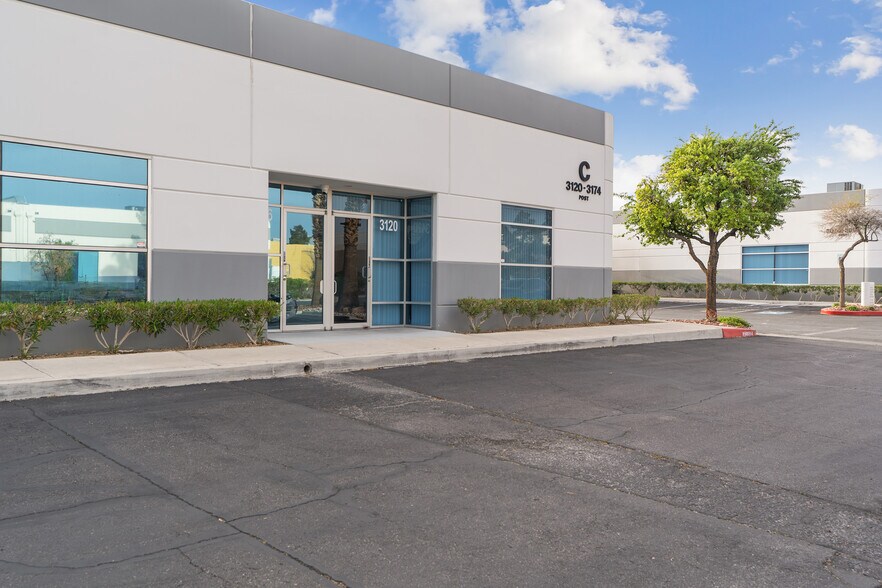 6263-6281 Dean Martin Dr, Las Vegas, NV à louer - Photo de l’immeuble – Image 3 sur 8
