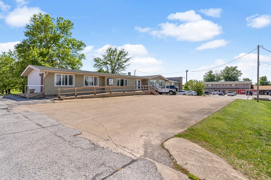 1111 W Morton Ave, Jacksonville, IL à vendre - Photo de l’immeuble – Image 3 sur 25