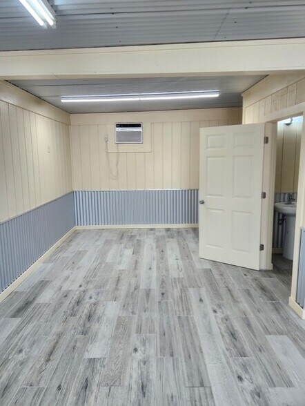 2765-2771 E Tx-71, Del Valle, TX à louer - Photo de l’immeuble – Image 3 sur 6